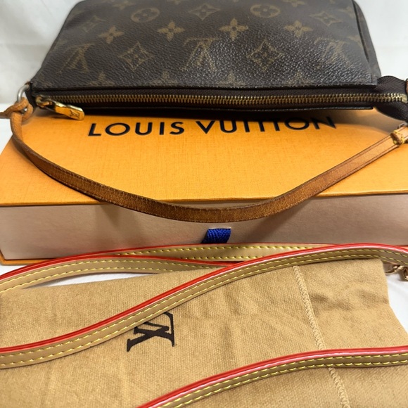 Louis Vuitton Accessories Pouch - Picture 7 of 11